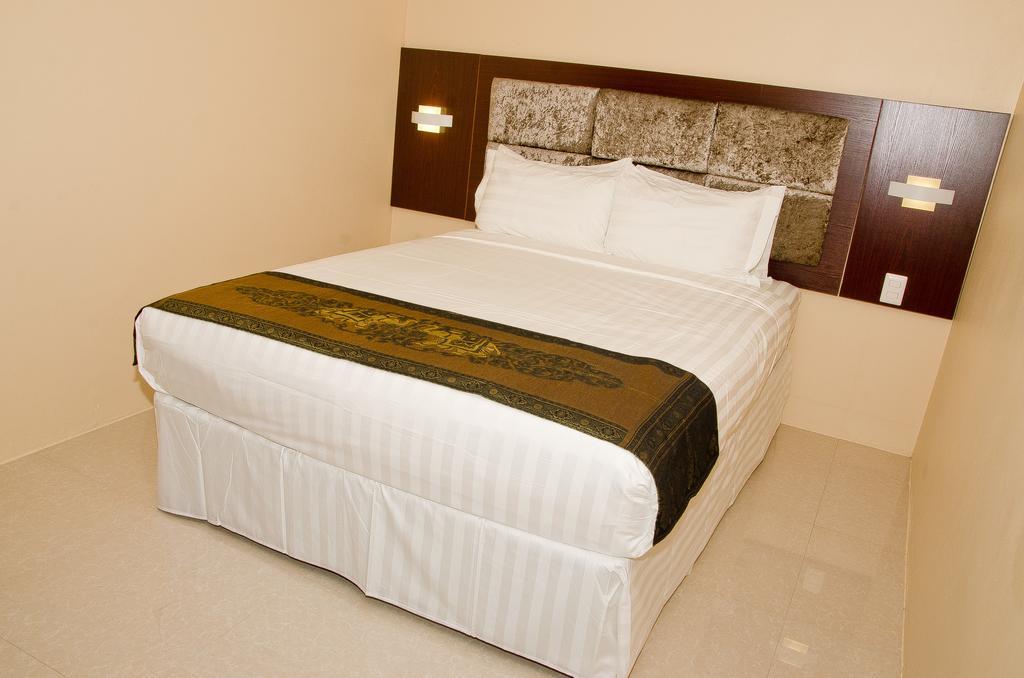 Grand Diamond Hotel Trinidad Piarco ภายนอก รูปภาพ
