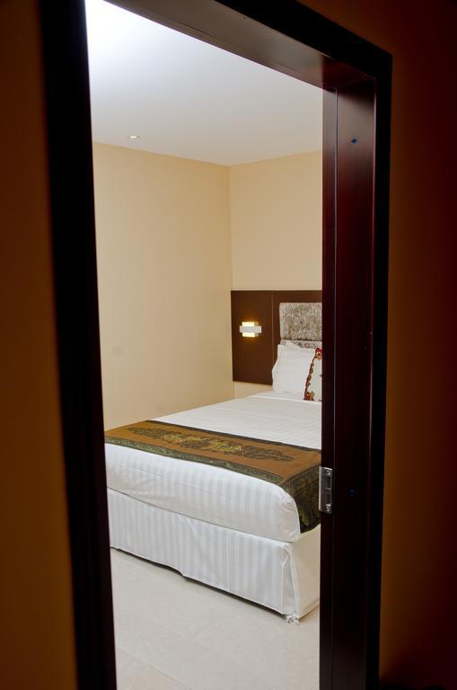 Grand Diamond Hotel Trinidad Piarco ภายนอก รูปภาพ