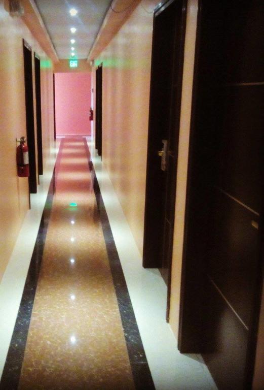 Grand Diamond Hotel Trinidad Piarco ภายนอก รูปภาพ